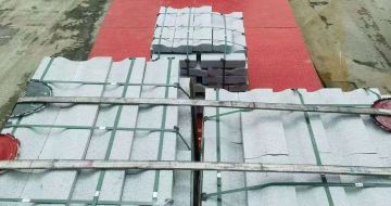 丹东 芝麻白仿形加直形路沿石出货日常