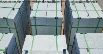 丹东 芝麻白花岗岩5公分地铺石 花岗岩厂家工厂装车日常