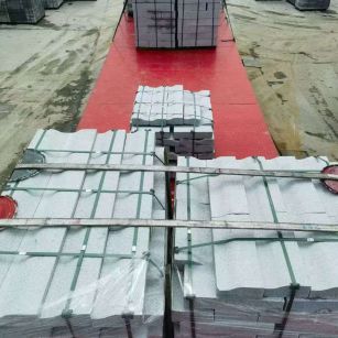 丹东 芝麻白仿形加直形路沿石出货日常