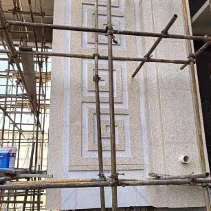 丹东 黄金麻花岗岩别墅外墙干挂回纹造型效果