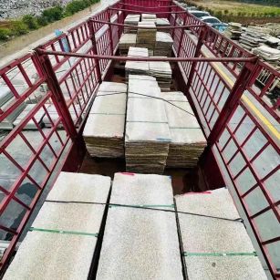 丹东 黄金麻花岗岩荔枝面，光面毛板装车完成