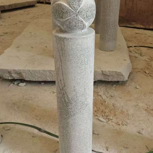 丹东 芝麻白花岗岩石材挡车石柱、停车柱、圆柱挡车柱、方柱挡车柱等