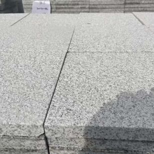 丹东 白麻花岗岩石材推荐 荔枝面地铺石