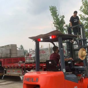 丹东 黄金麻冰裂纹，地铺石装车