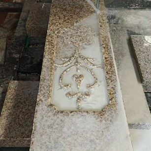 丹东 黄金麻花岗岩异形加工雕刻栏杆大柱