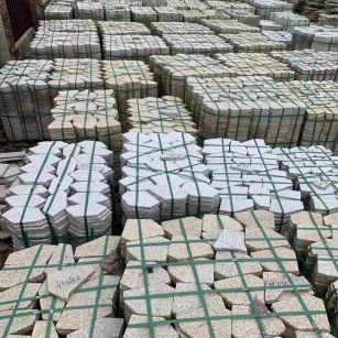 丹东 黄金麻白麻花岗岩荔枝面地铺石(冰裂纹)