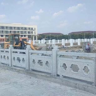 丹东 白麻花岗岩荔枝面河道栏杆