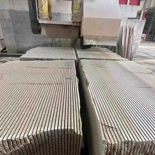 丹东 车间生产日常，黄金麻白麻花岗岩