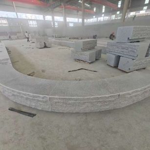 丹东 芝麻白异形坐凳，自然面光面弧形加工