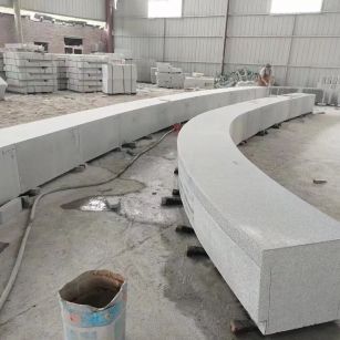 丹东芝麻白花岗岩石板材 园林光面弧形坐凳