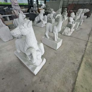 丹东 芝麻白花岗岩造型立体雕刻——十二生肖