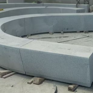 丹东 芝麻白花岗岩光面弧形坐凳