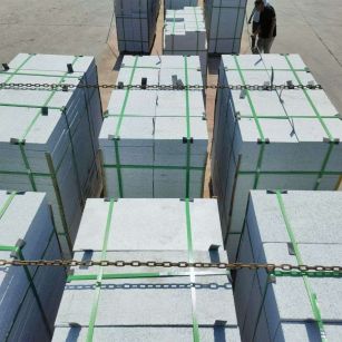 丹东 芝麻白花岗岩5公分地铺石 花岗岩厂家工厂装车日常