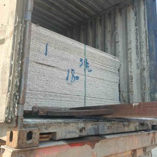 丹东 芝麻白花岗岩石材3.0公分光面毛板装柜出货