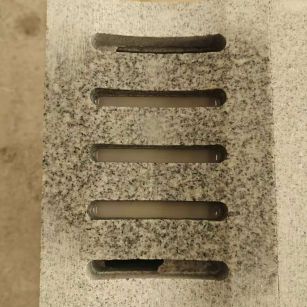 丹东 芝麻白拉丝面花岗岩U型开槽排水槽