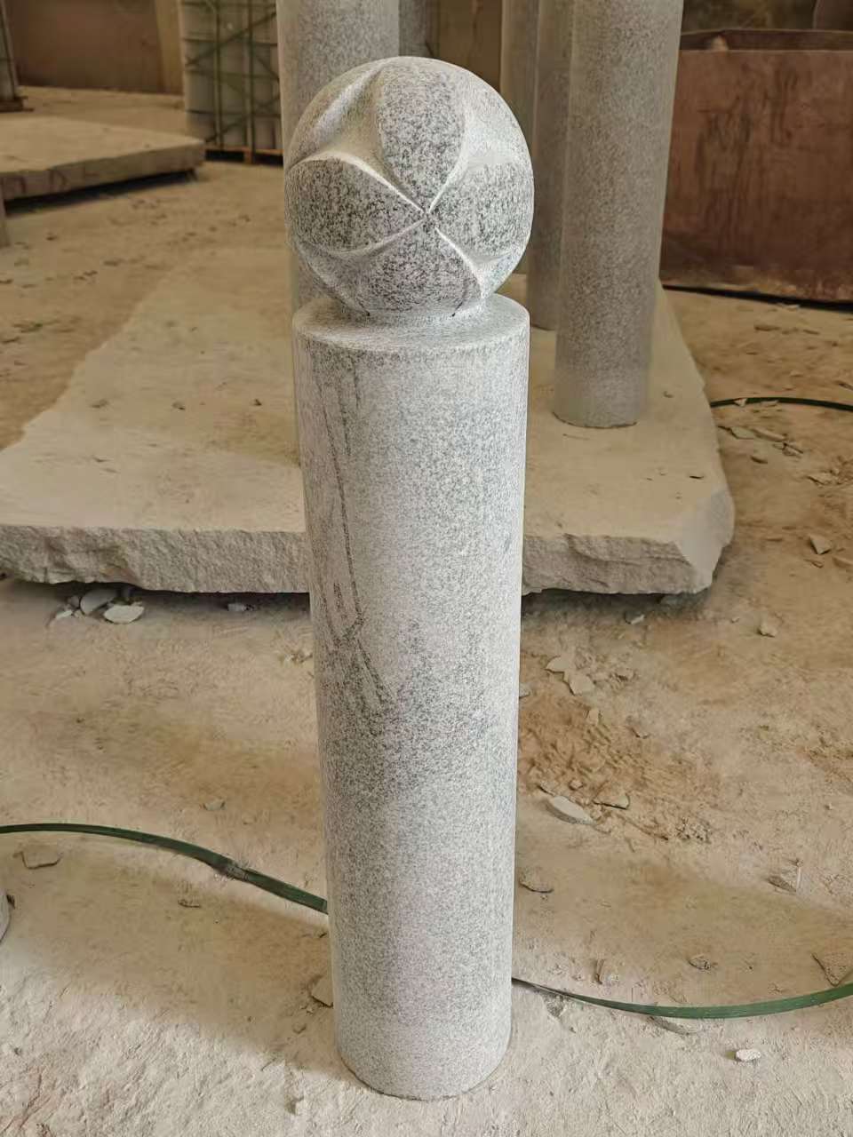 丹东 芝麻白花岗岩石材挡车石柱、停车柱、圆柱挡车柱、方柱挡车柱等