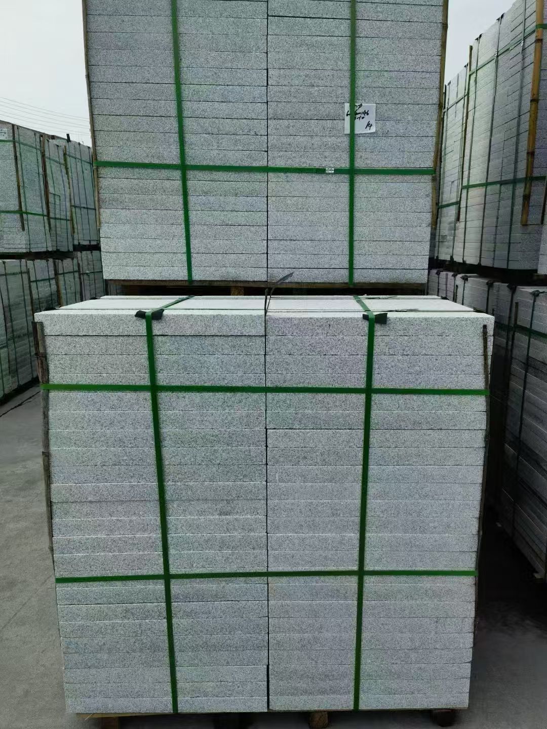 丹东 芝麻白火烧，园林广场市政工程地铺石，1.8~5.0厚均有现货