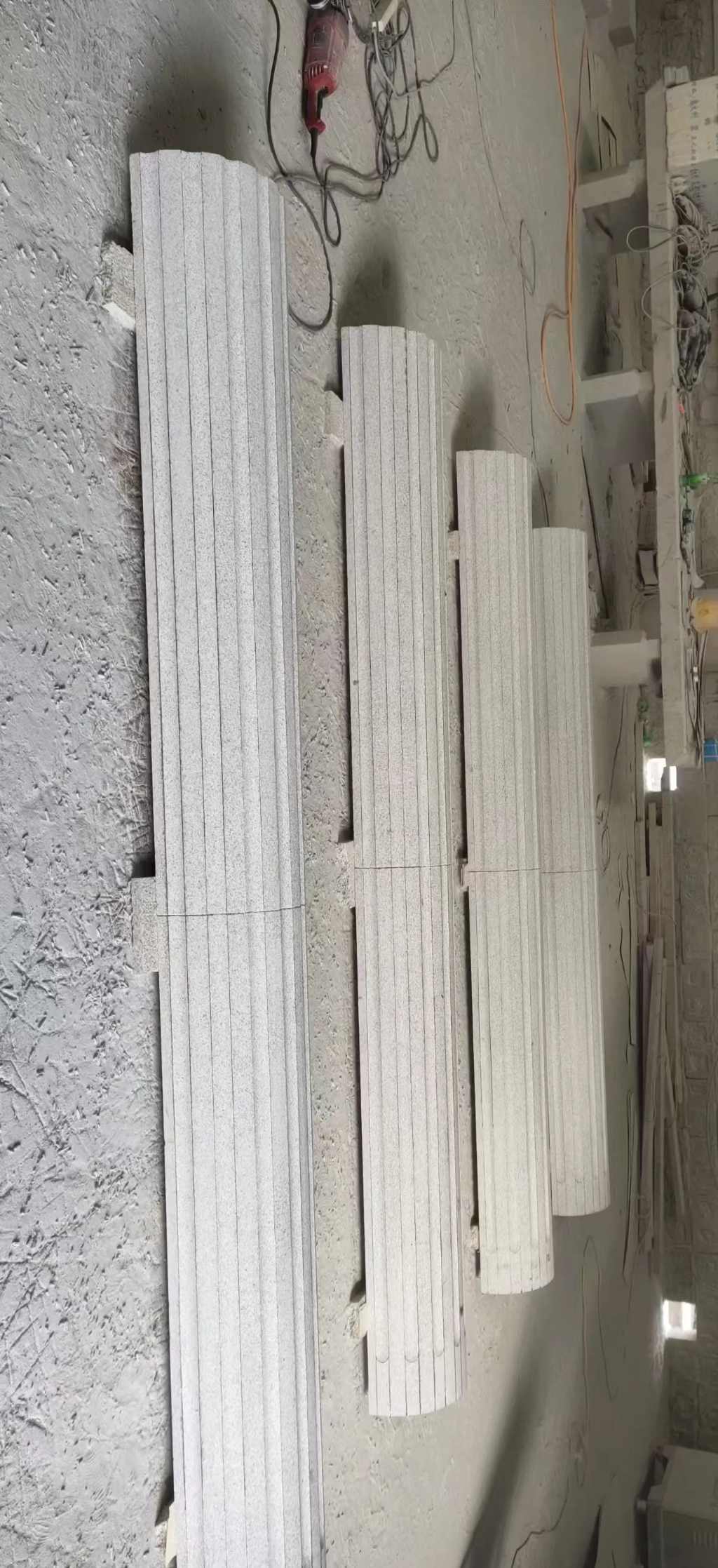 丹东 花岗岩厂家带你看白麻花岗岩门楼大柱柱皮