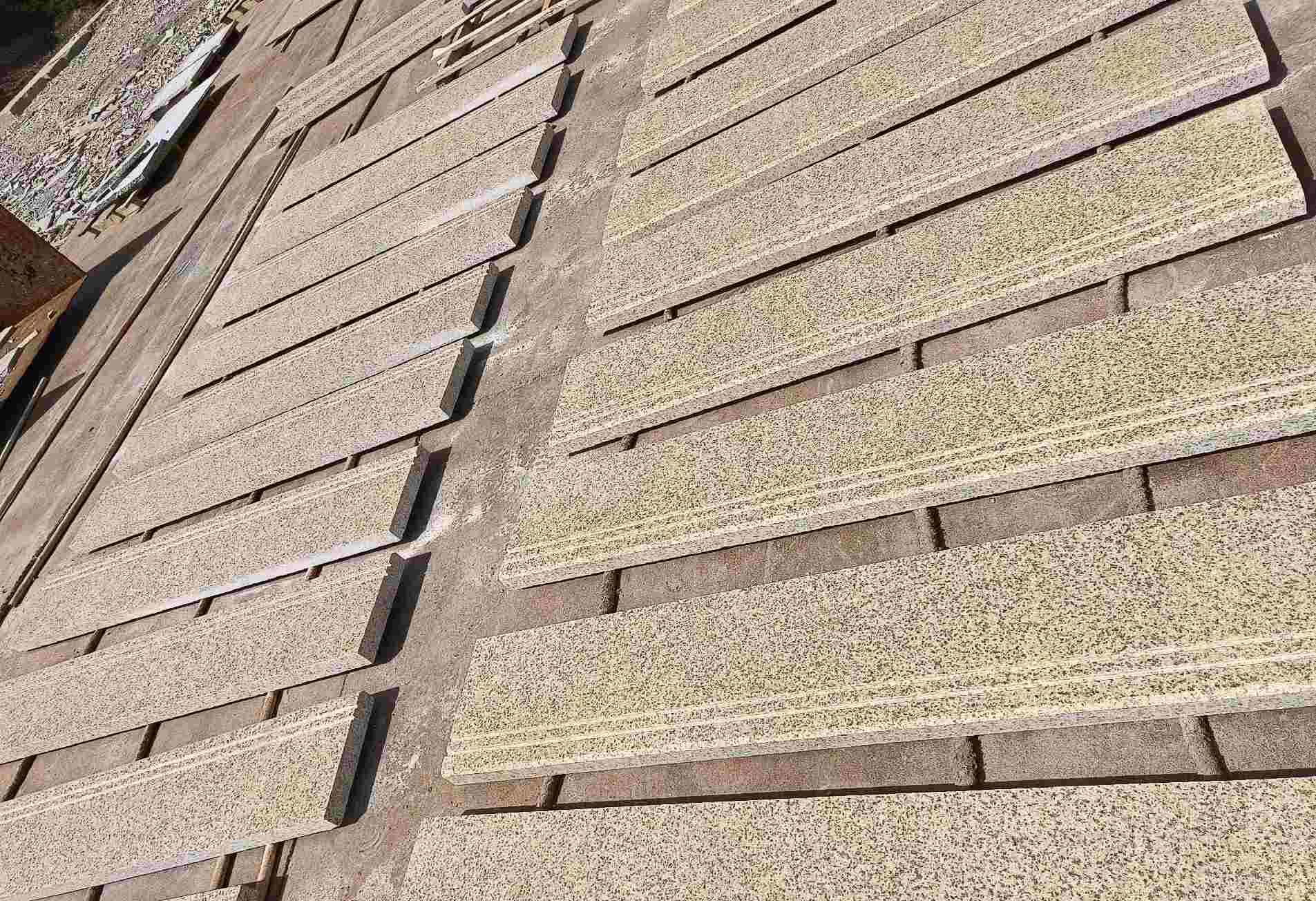 丹东 黄金麻花岗岩光面楼梯踏步