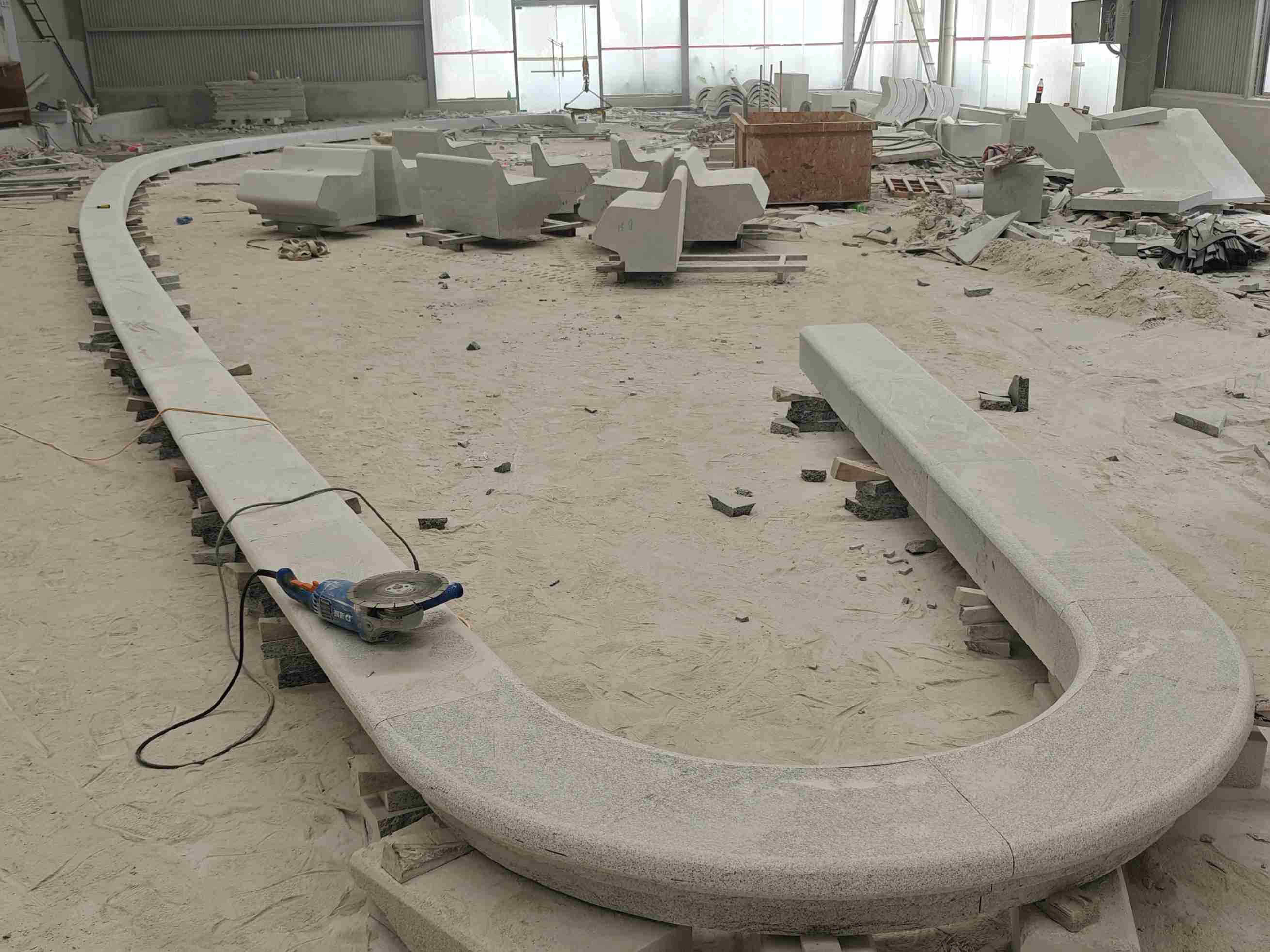 丹东 芝麻白花岗岩弧形花坛石，坐凳石