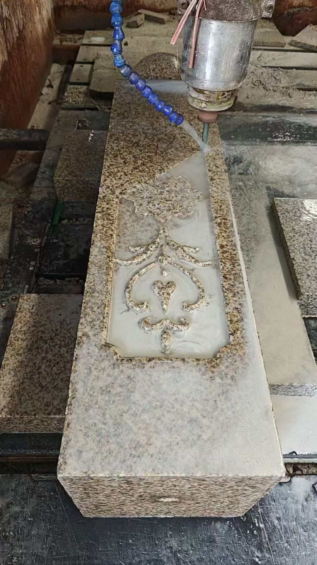 丹东 黄金麻花岗岩异形加工雕刻栏杆大柱