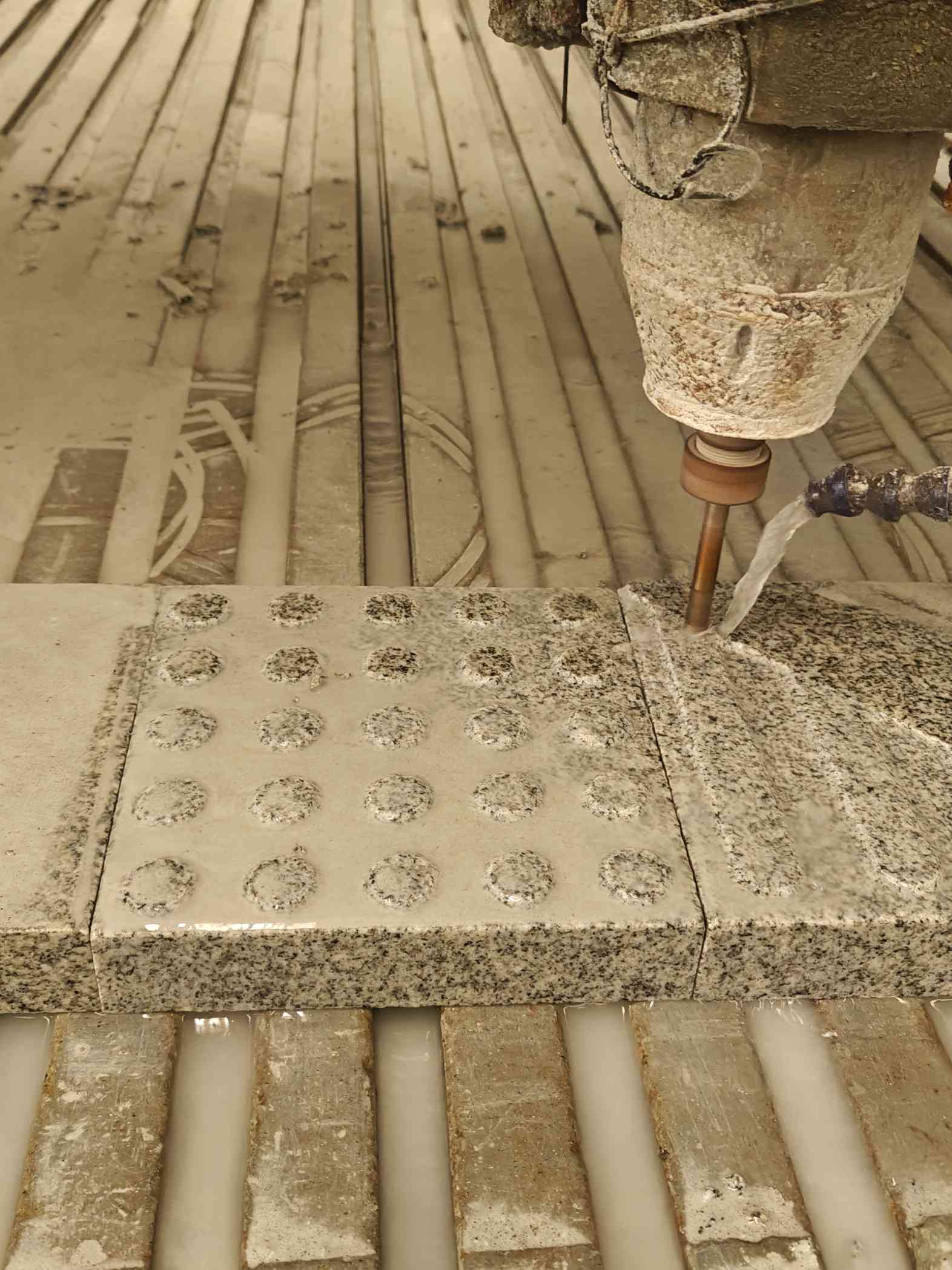 丹东 芝麻白花岗岩石材盲人石、盲道石、盲点石