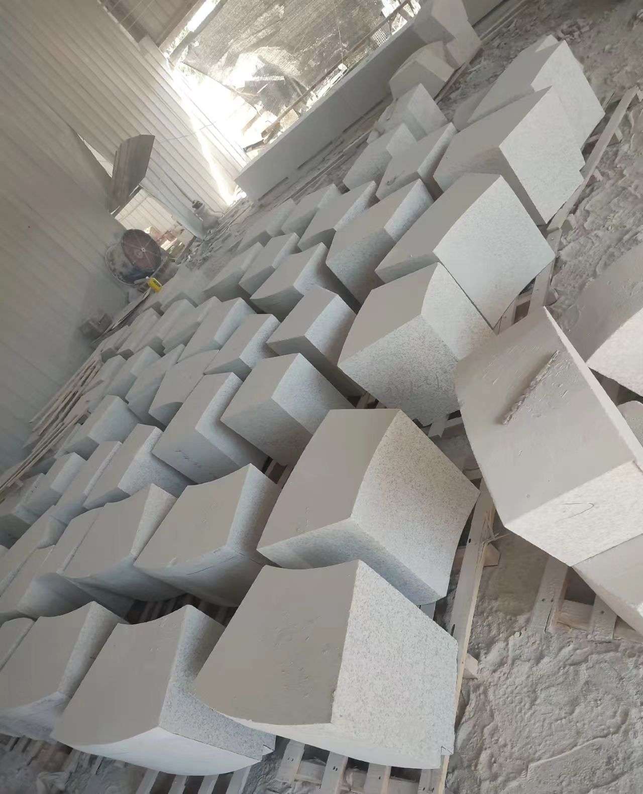 丹东 白麻花岗岩异形坐凳