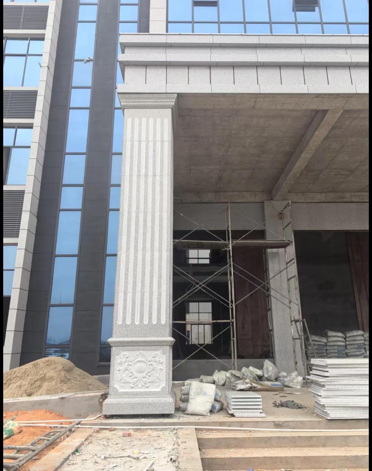 丹东 芝麻白光面花岗岩门楼大柱（罗马柱）配雕花底座