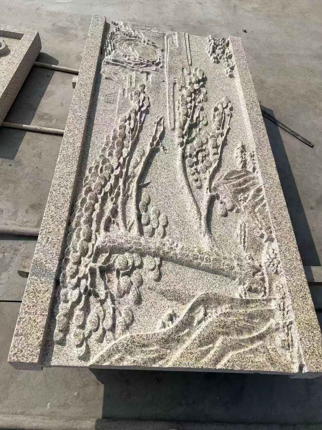 丹东 黄金麻雕刻板浮雕迎客松