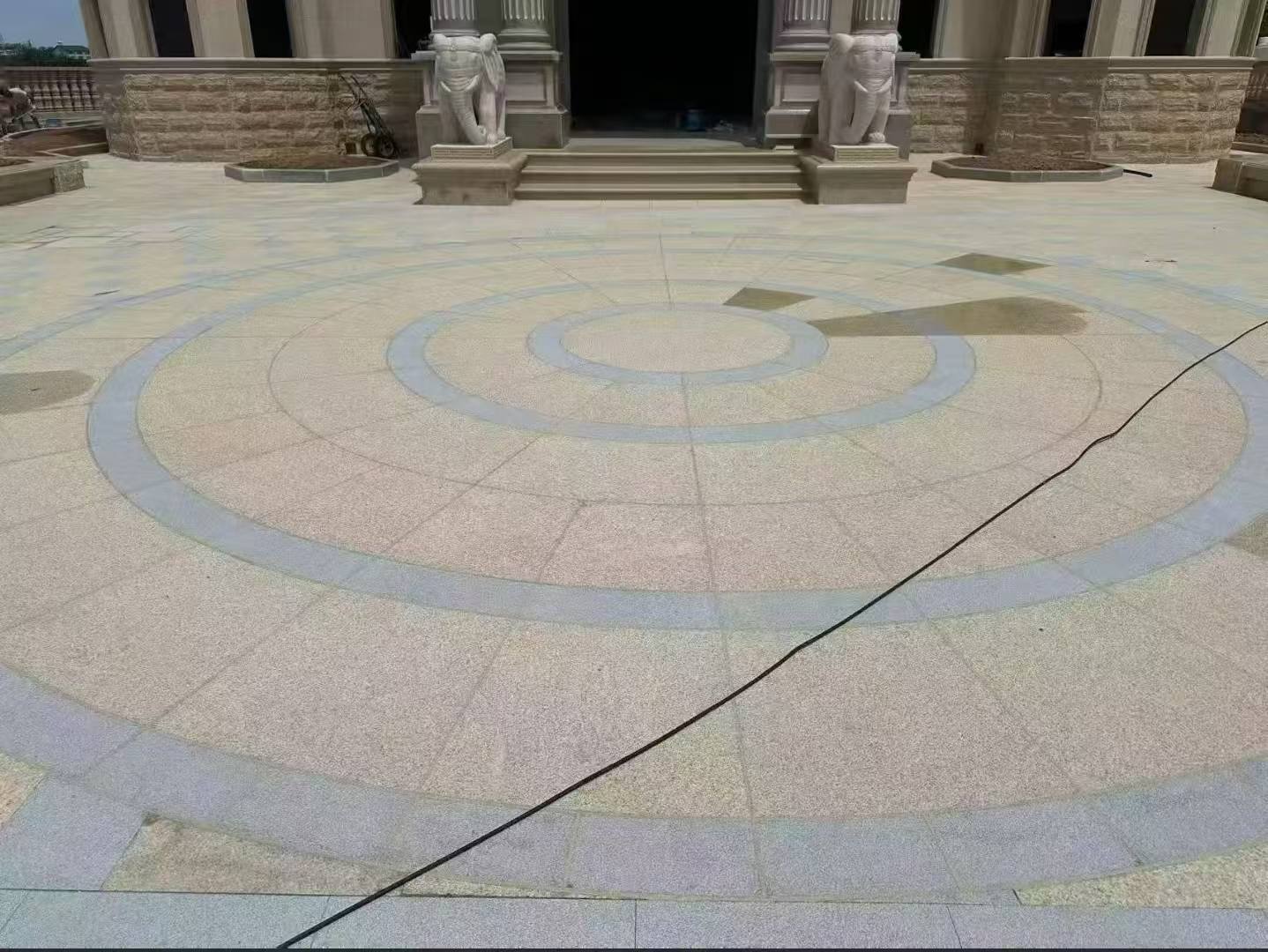 丹东 黄金麻芝麻灰花岗岩石材地铺拼接效果