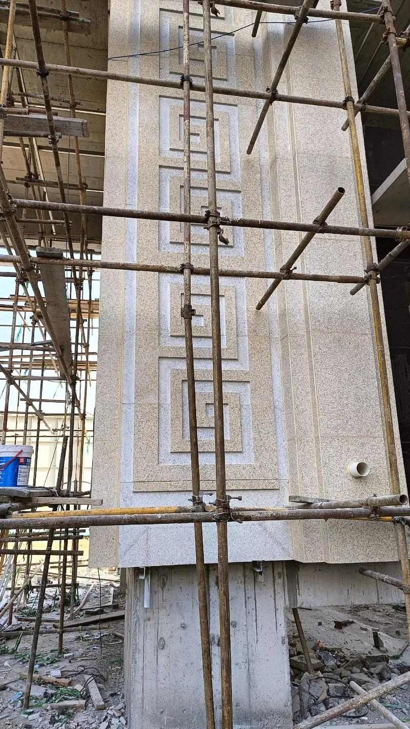 丹东 黄金麻花岗岩别墅外墙干挂回纹造型效果