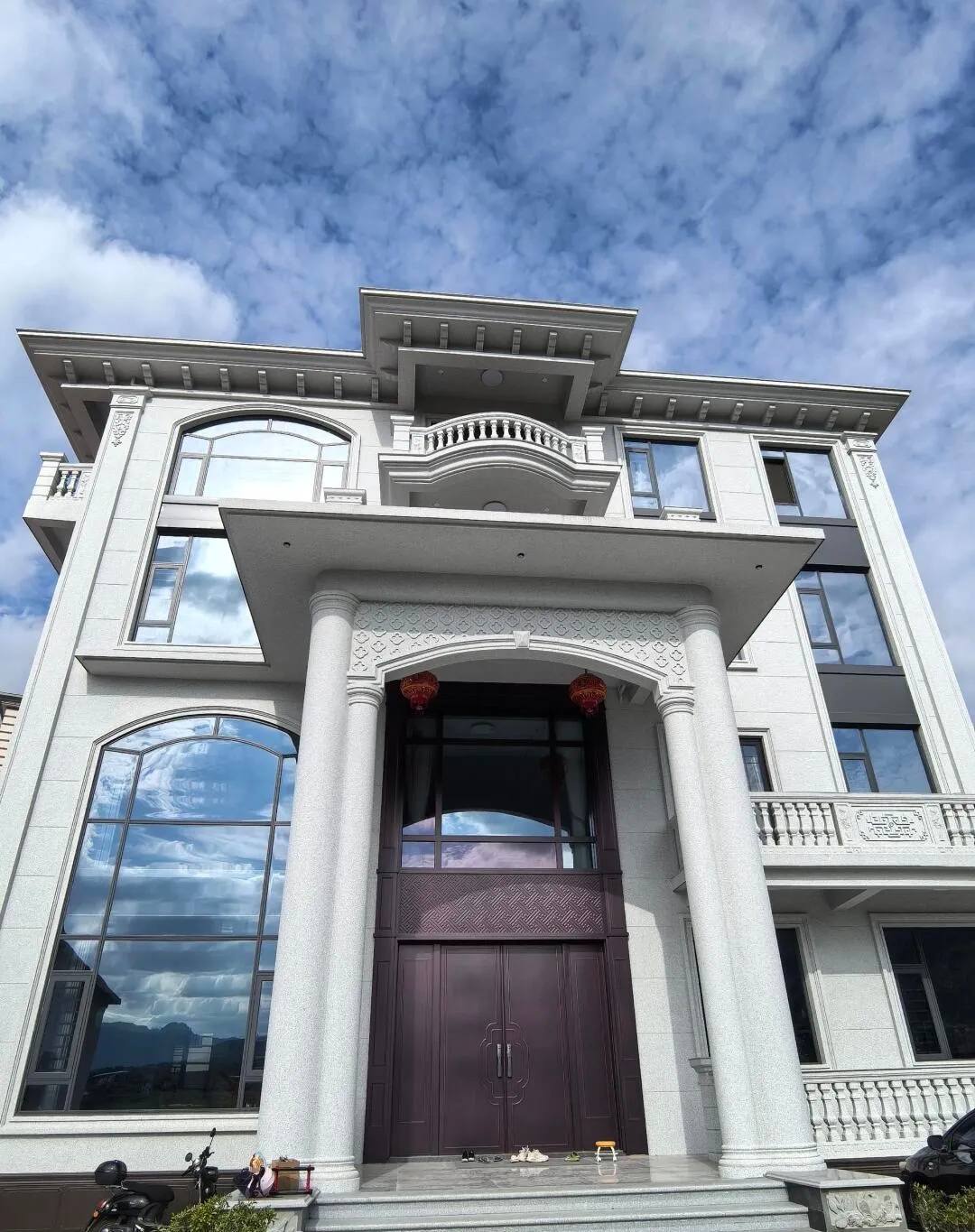 丹东白麻别墅外墙干挂石材效果示例