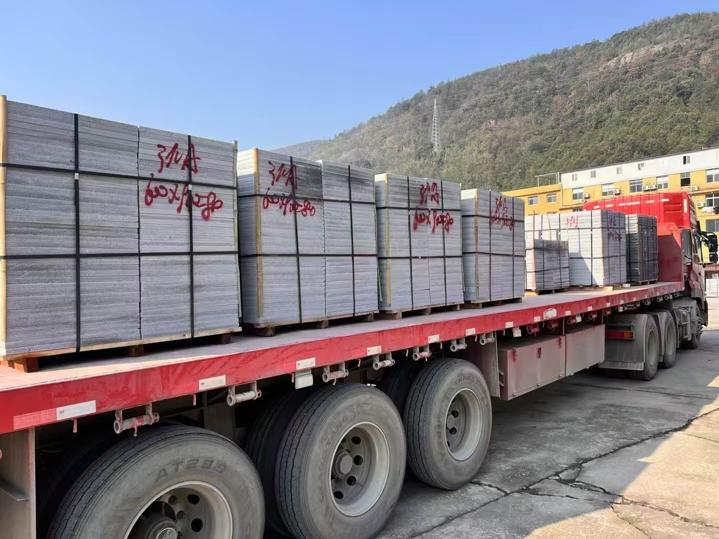 丹东 芝麻灰地铺石出货日常