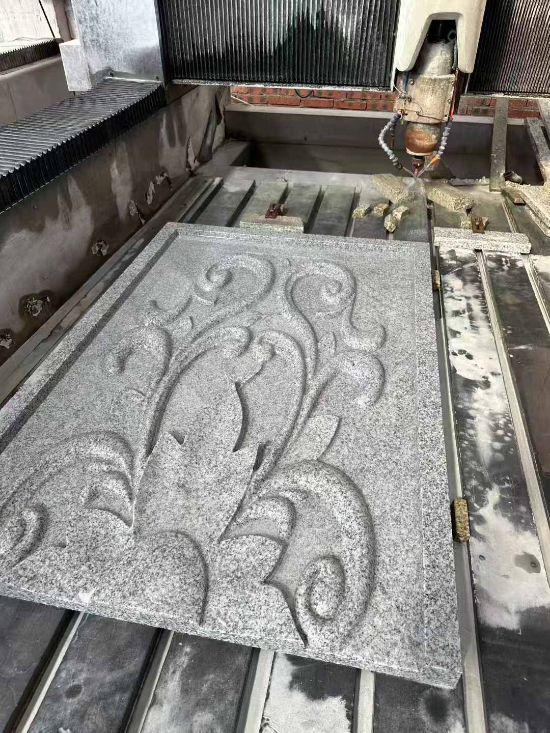 丹东 白麻别墅干挂雕花板