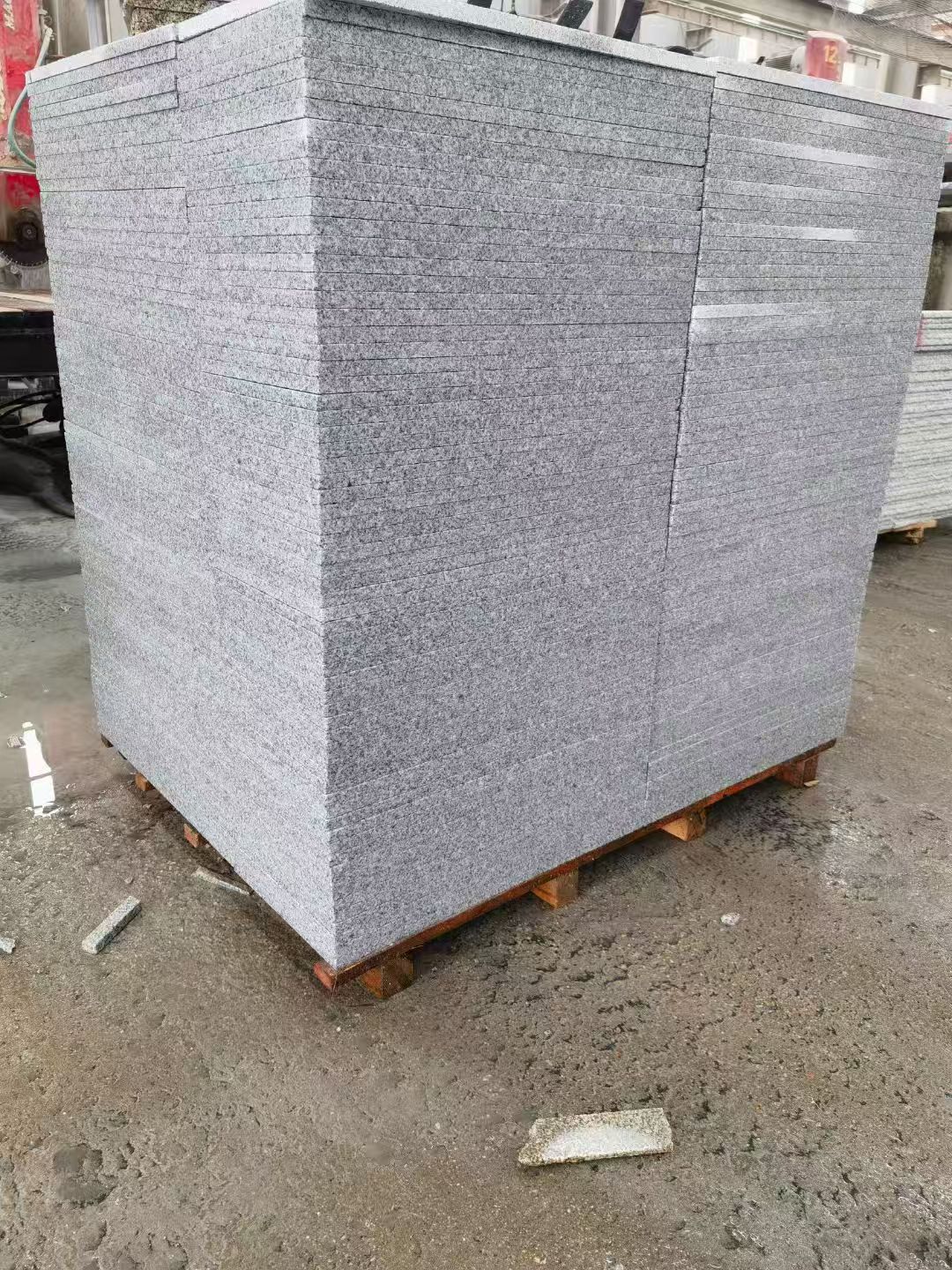 丹东 芝麻白火烧面1.8厚300*600地铺石，尺寸标准，厚薄均匀