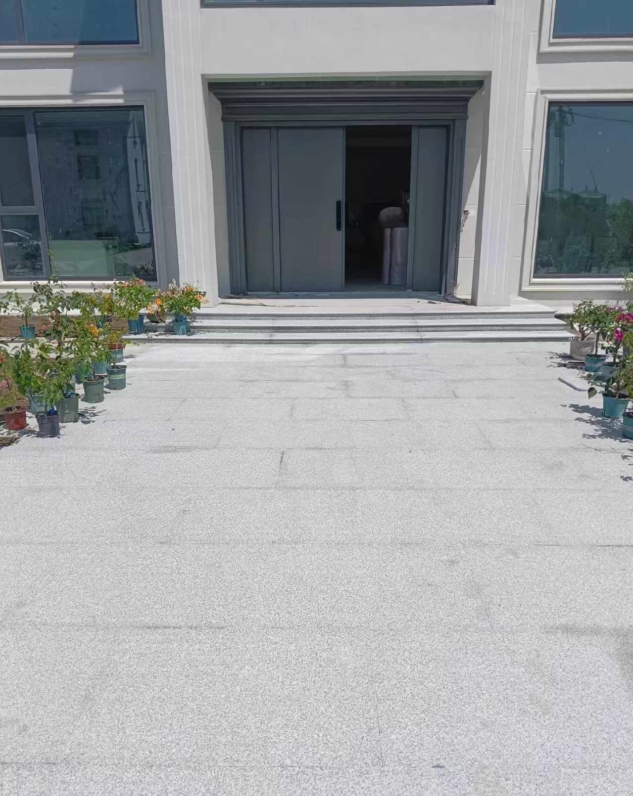 丹东 芝麻白花岗岩地铺石地面铺装