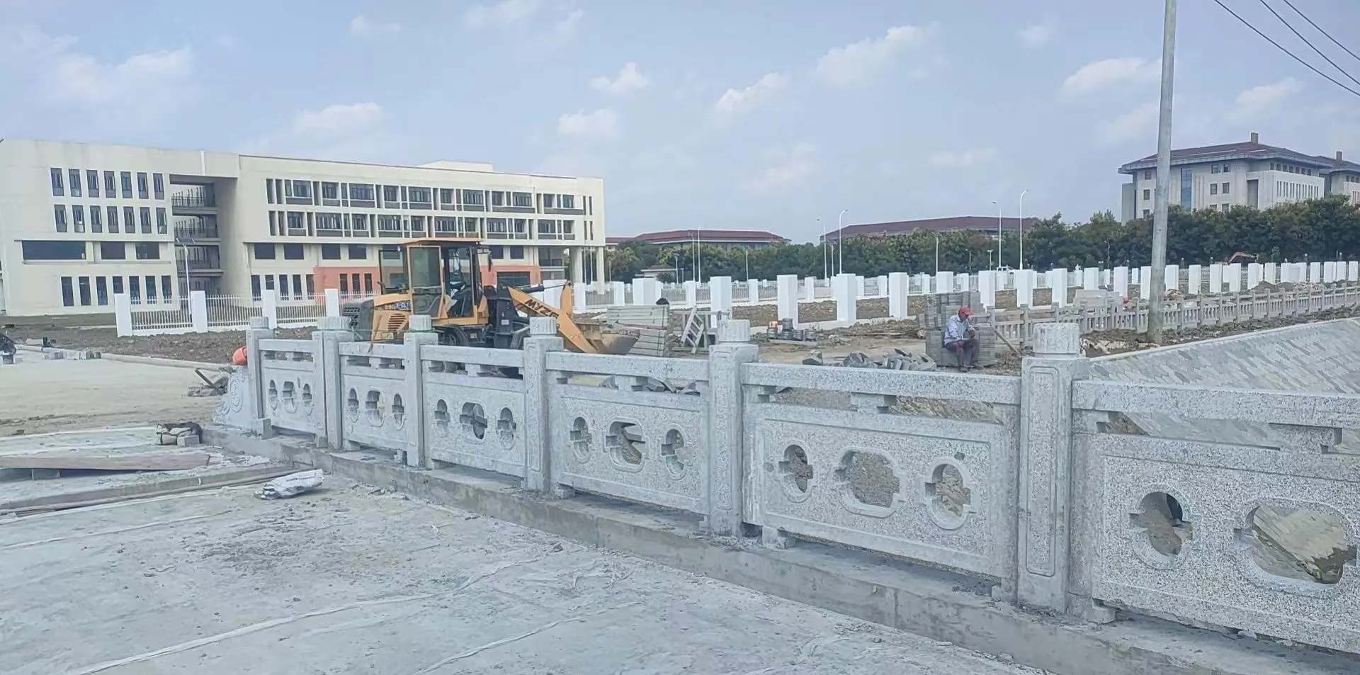 丹东 白麻花岗岩荔枝面河道栏杆