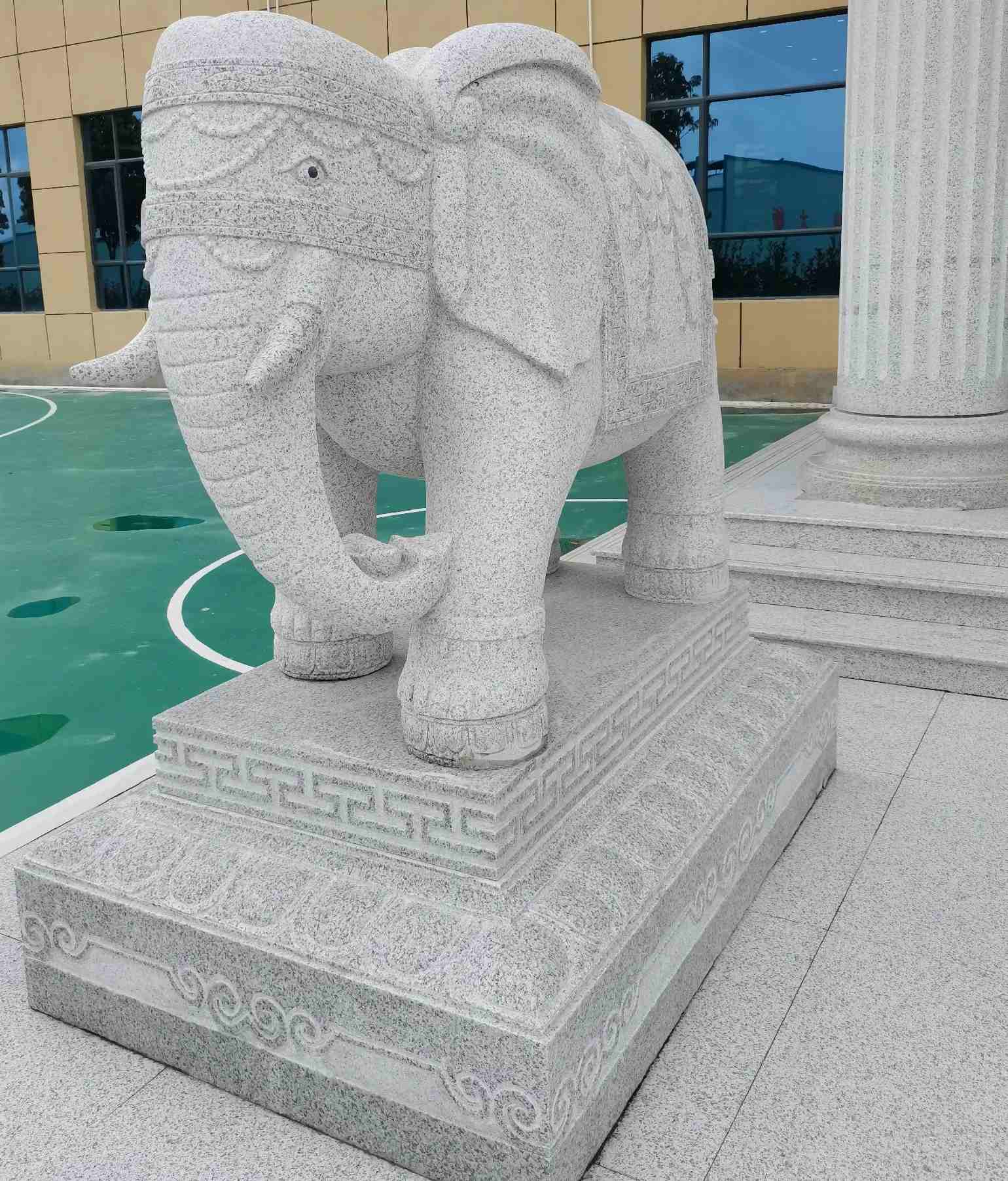 丹东 白麻花岗岩动物异形石雕-大象