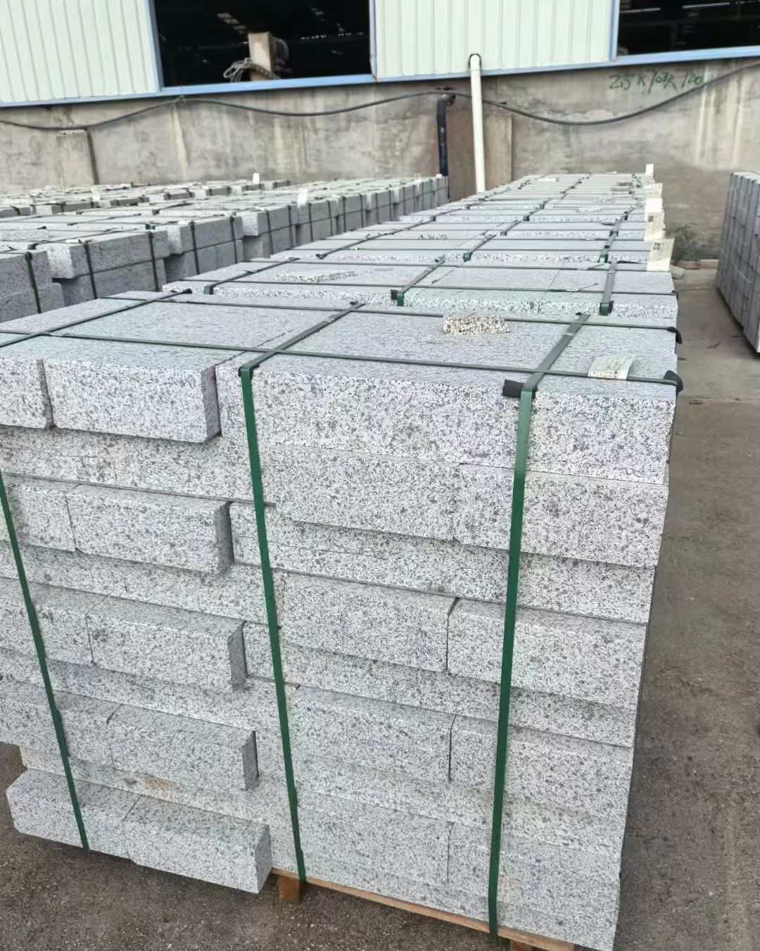 丹东 白麻花岗岩路沿石，弧形路沿石，道牙石，马路牙子，界石，路缘石，平沿石，直岩石，平缘石等