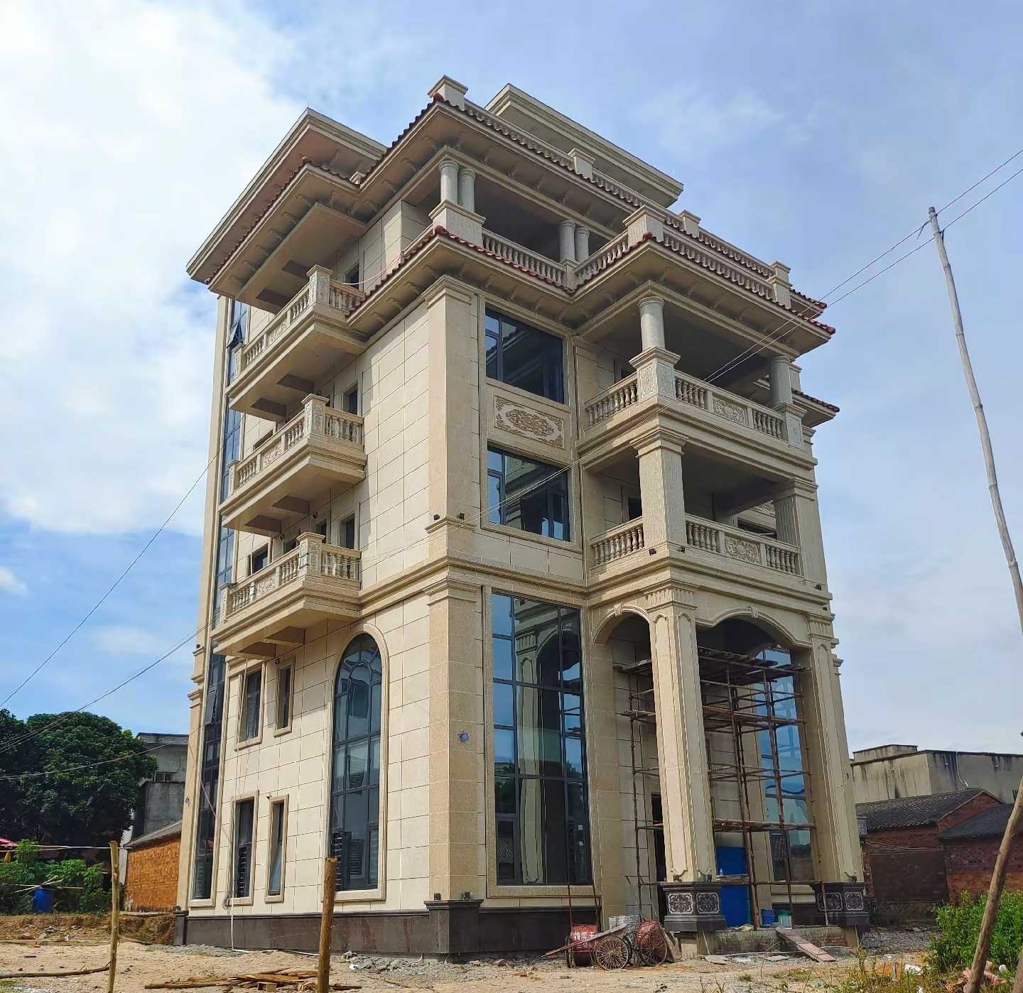 丹东 黄金麻花岗岩石材别墅外墙干挂搭配（雕花栏杆花瓶柱门楼罗马柱）