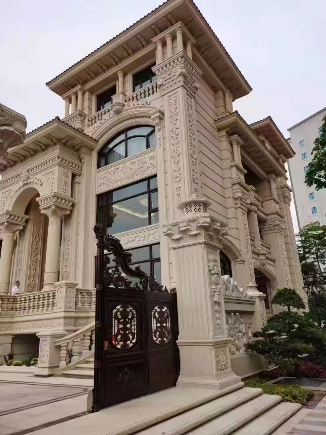 丹东 黄金麻花岗岩别墅外墙干挂效果展示