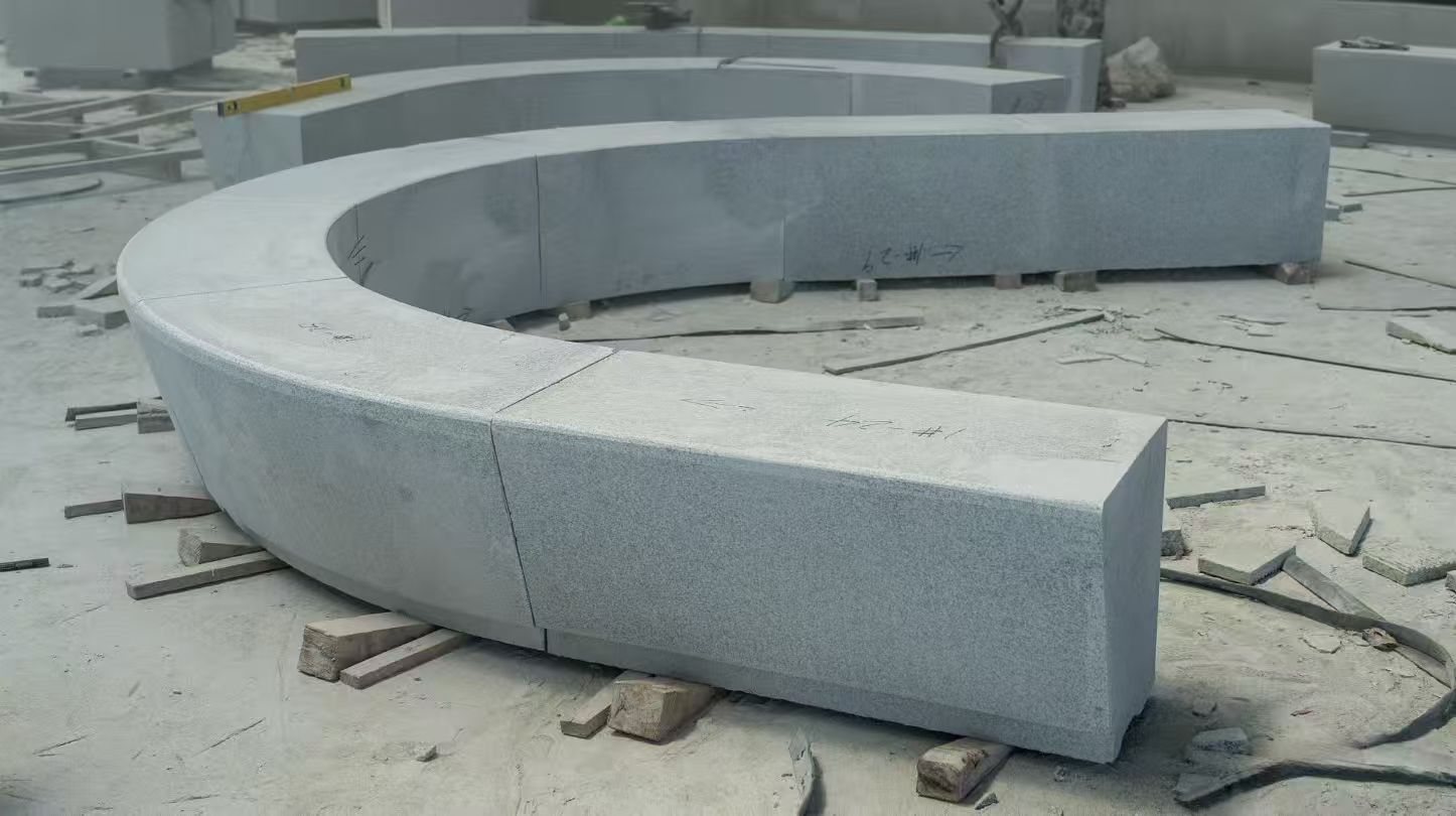 丹东 芝麻白花岗岩光面弧形坐凳